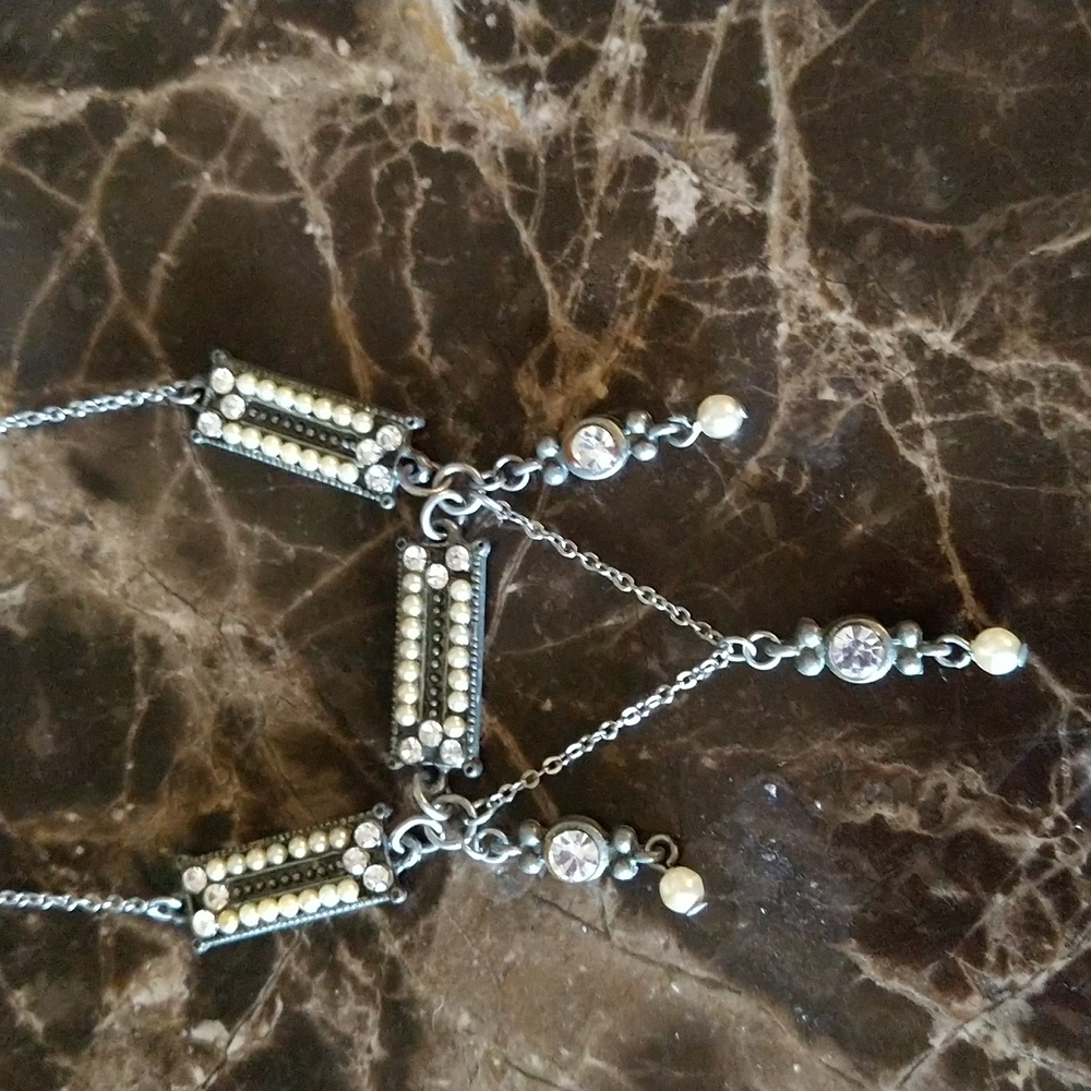 Rhinestone and Pearl like stone necklace